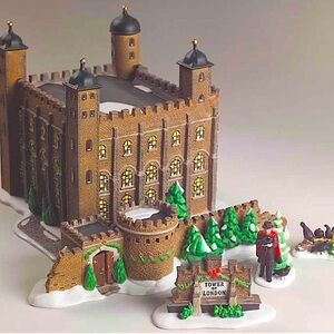 NWT Dept 56 Tower of London